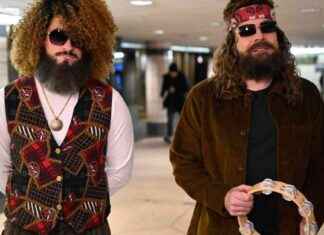 Bad Bunny verkleidet singt Backstreet Boys in der New Yorker U-Bahn bad-bunny-verkleidet-singt-backstreet-boys-in-der-new-yorker-u-bahn