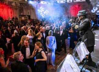 Düsseldorfs rauschender Prinzenball: Jeck trifft Gala in der Stadt dsseldorfs-rauschender-prinzenball-jeck-trifft-gala-in-der-stadt