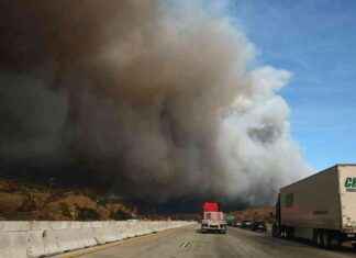 Feuer in Hughes breitet sich auf 5.000 Hektar aus, Los Angeles County ordnet weitere Evakuierungen an. feuer-in-hughes-breitet-sich-auf-5000-hektar-aus-los-angeles-county-ordnet-weitere-evakuierungen-an