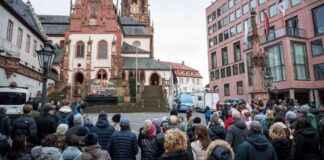 Gemeinsamer Zusammenhalt nach Messerattacke in Aschaffenburg gemeinsamer-zusammenhalt-nach-messerattacke-in-aschaffenburg