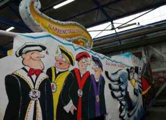 Karnevalsprinz bei Wagensegnung des Narrencollegiums in Düsseldorf karnevalsprinz-bei-wagensegnung-des-narrencollegiums-in-dsseldorf