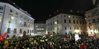 massenproteste-gegen-regierungsbernahme-der-fp-in-sterreich