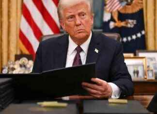 Trump verhängt ‘Notfallzölle’ gegen Kolumbien wegen der Ablehnung von Migrantenflügen. trump-verhngt-notfallzlle-gegen-kolumbien-wegen-der-ablehnung-von-migrantenflgen