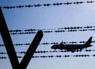 Auswirkungen der Abschiebung eines Irakers aus Augsburg: Kontroverse um den Christkindlesmarkt auswirkungen-der-abschiebung-eines-rakers-aus-augsburg-kontroverse-um-den-christkindlesmarkt