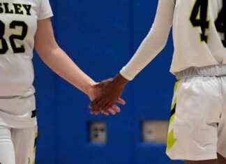 Einarmiger Basketballspieler schreibt Geschichte in der Frauen-Division III mit Korb einarmiger-basketballspieler-schreibt-geschichte-in-der-frauen-division-mit-korb