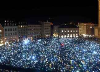 Massenprotest gegen Rechtsextremismus in Augsburg: 12.000 Menschen auf der Straße massenprotest-gegen-rechtsextremismus-in-augsburg-12000-menschen-auf-der-strae