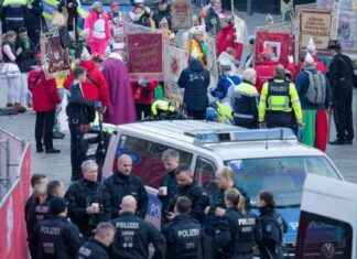 Sicherheitsmaßnahmen gegen Anschlagsdrohungen während Karneval – Video – WELT sicherheitsmanahmen-gegen-anschlagsdrohungen-whrend-karneval-video-welt