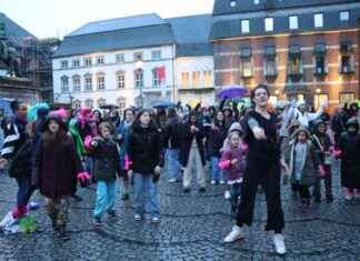Tanzaktion gegen Gewalt an Frauen in Düsseldorf: One Billion Rising tanzaktion-gegen-gewalt-an-frauen-in-dsseldorf-one-billion-rising