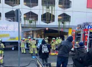 Unfall am Carlsplatz: Fahrzeug außer Kontrolle in Düsseldorf Carlstadt unfall-am-carlsplatz-fahrzeug-auer-kontrolle-in-dsseldorf-carlstadt