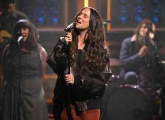 Waxahatchee führt Much Ado About Nothing bei ‘Fallon’ auf waxahatchee-fhrt-much-ado-about-nothing-bei-fallon-auf