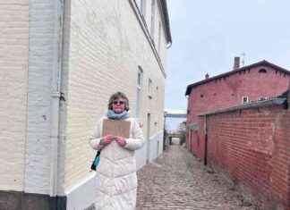 WC-Schild: Leute machen Geschäft im Vorgarten – Irreführendes Hinweisschild in Deutschland wc-schild-leute-machen-geschft-im-vorgarten-rrefhrendes-hinweisschild-in-deutschland