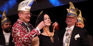 auszeichnung-fr-lustige-putzfrau-schlappmaulorden-verliehen