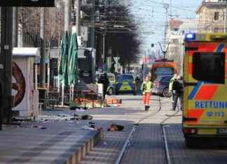 Auto rast in Menschenmenge: Mindestens zwei Tote und zahlreiche Verletzte auto-rast-in-menschenmenge-mindestens-zwei-tote-und-zahlreiche-verletzte