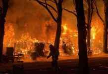 Feuerwehreinsatz: Großbrand in Krefeld – Scheune an der Rennbahn feuerwehreinsatz-grobrand-in-krefeld-scheune-an-der-rennbahn