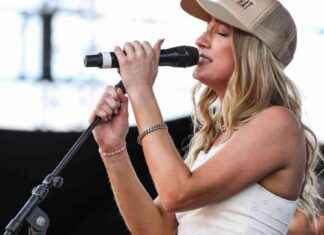 Ingrid Andress singt Nationalhymne bei Heimrennen nach sieben Monaten. ngrid-andress-singt-nationalhymne-bei-heimrennen-nach-sieben-monaten