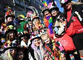 Rosenmontag in Düsseldorf: Große Karnevalsparty mit 1 Million Jecken rosenmontag-in-dsseldorf-groe-karnevalsparty-mit-1-million-jecken