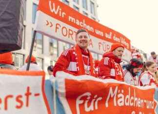 Rosenmontagszug Düsseldorf 2025: Mottowagen-Aufstellung rosenmontagszug-dsseldorf-2025-mottowagen-aufstellung