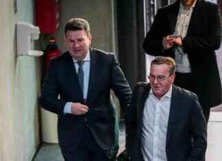 Schwarz-Rote Sondierung: Erste Zwischenergebnisse und Wehrpflicht-Debatte in der CSU schwarz-rote-sondierung-erste-zwischenergebnisse-und-wehrpflicht-debatte-in-der-csu