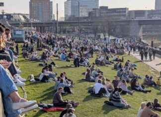 Sommergefühle in Düsseldorf: Tausende Besucher strömen bei traumhaftem Wetter in die Stadt sommergefhle-in-dsseldorf-tausende-besucher-strmen-bei-traumhaftem-wetter-in-die-stadt