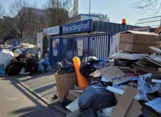 Unglaubliche Bilder: Awista bestreikt Recyclinghof in Düsseldorf – Müll vor Ort abgeladen unglaubliche-bilder-awista-bestreikt-recyclinghof-in-dsseldorf-mll-vor-ort-abgeladen