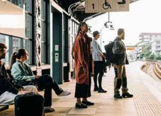 Verstecktes Bahnsteig-Feature: Die Funktion der Stangen unter der Bank verstecktes-bahnsteig-feature-die-funktion-der-stangen-unter-der-bank