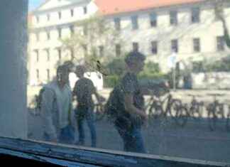 Fensterreinigung an Augsburger Schulen seit vier Jahren ausgesetzt fensterreinigung-an-augsburger-schulen-seit-vier-jahren-ausgesetzt