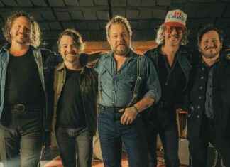 Nathaniel Rateliff überwindet Ängste, kuratiert Newport Folk und neues Video nathaniel-rateliff-berwindet-ngste-kuratiert-newport-folk-und-neues-video