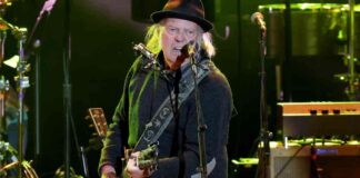 neil-young-spielt-achtziger-song-my-boy-nach-42-jahren-zum-ersten-mal-live
