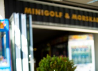 Glowzone Schwarzlicht 4D Minigolf Düsseldorf: Ein Unvergessliches Erlebnis