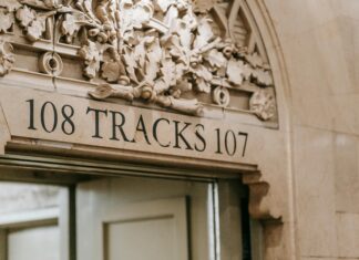Düsseldorf Central Train Station: Entdecken Sie Geheimnisse Vor Ort