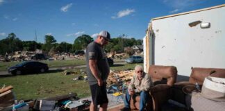 tornado-verwstet-mittleren-westen-mindestens-27-tote-welt