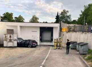 Unfall in Düsseldorf Angermund: Auto durchbricht Brüstung und stürzt ab – Düsseldorf Nachrichten unfall-in-dsseldorf-angermund-auto-durchbricht-brstung-und-strzt-ab-dsseldorf-nachrichten