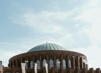 Parkplatz Rheinterrasse: Entdecken Sie Die Geheimtipps Der Tonhalle Düsseldorf