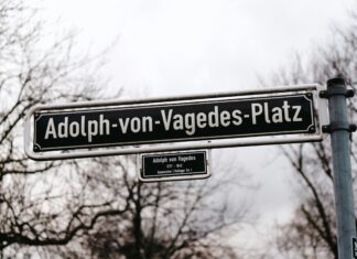 Düsseldorf Hauptbahnhof Konrad Adenauer Platz Entdecken: Geheimtipps!