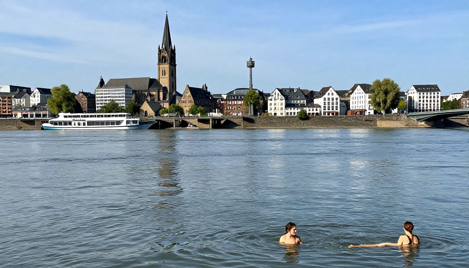 Die 5 besten Spots für ein erfrischendes Rheinbad in Düsseldorf*