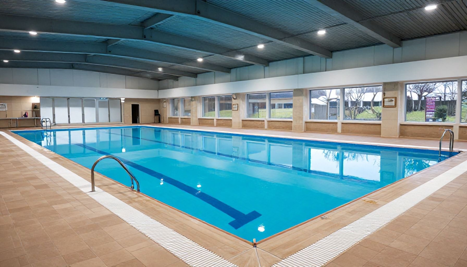 Die Wahrheit über das Hallenbad Unterrath: Warum es Düsseldorfs bestgehütetes Geheimnis ist*