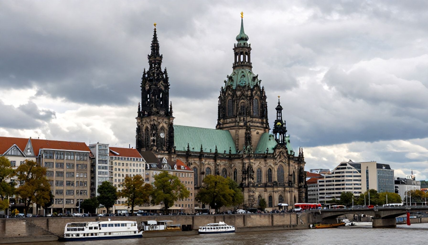 How to Pack for Düsseldorf’s Ever-Changing Skies*