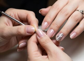 Perfekte Nägel in Düsseldorf – Professionelle Maniküre & Nagelkunst