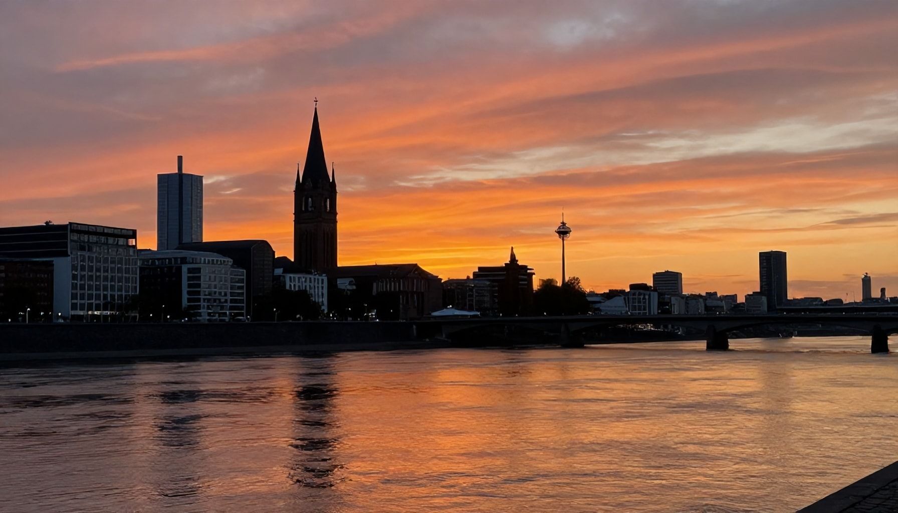 So genießt du den Sonnenuntergang in Düsseldorf wie ein Local – Insider-Wissen für unvergessliche Momente*