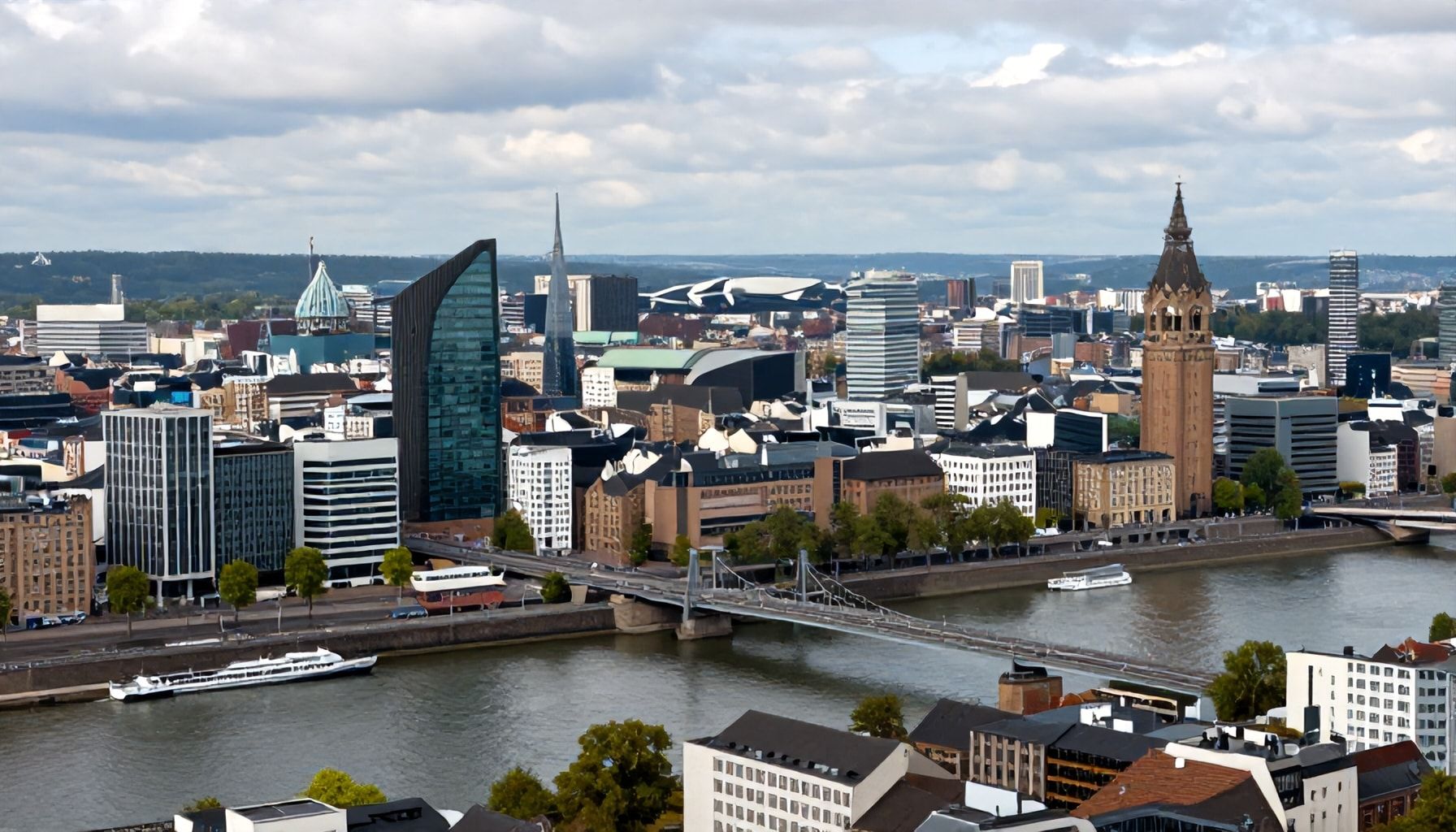 The Truth About Düsseldorf’s Most Scenic Webcam Views*