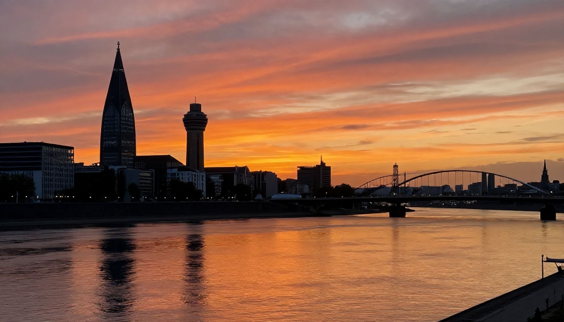 Wie du den perfekten Sonnenuntergang in Düsseldorf erlebst – Tipps für unvergessliche Momente*