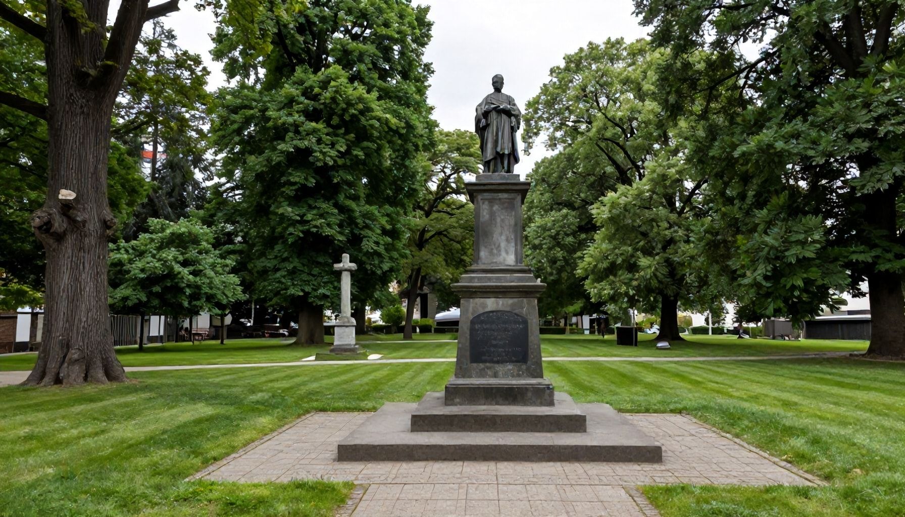 Wie Sie den Südfriedhof Düsseldorf als Ort der Stille und Geschichte entdecken*